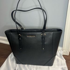 Michael Kors Aria Large Tote